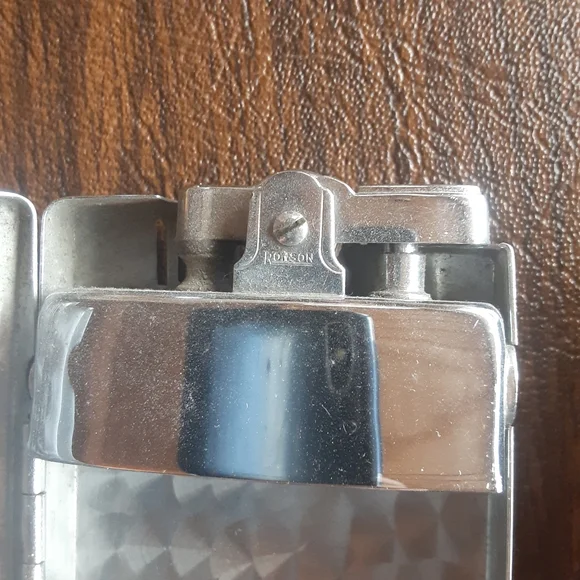 cigarette dispenser box Musical cigarette dispenser was fashionable in the 50's cigarette dispenser box Musical cigarette dispenser was fashionable in the 50's